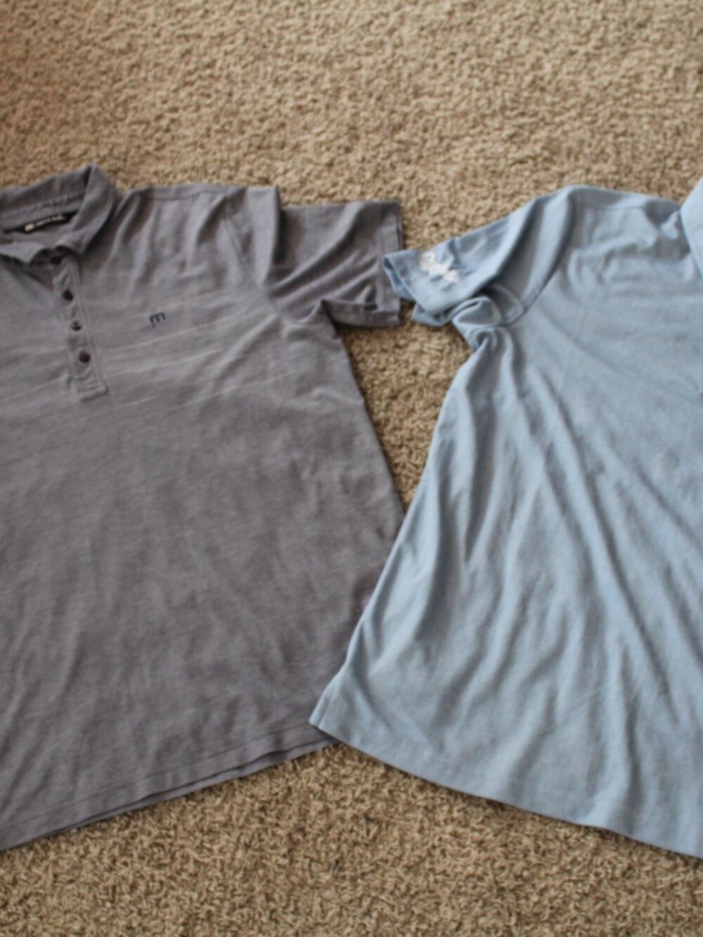 TWO (2) TRAVIS MATHEWS GOLF POLO SHIRTS 1 NWT